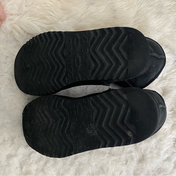 Ugg Classic Short Black Boots size 7. Used condition - Picture 6 of 11